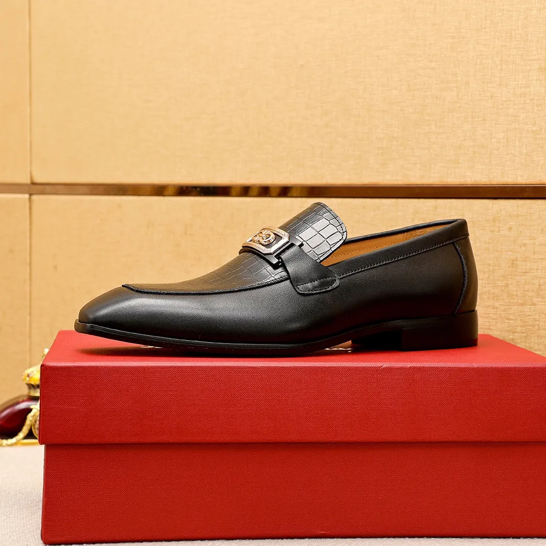 Men's shoes 💰442 💐 Product trademark: Ferragamo "Ferragamo" casual leather shoes Regular size: 38-44 (45.46🉑️customized) Product materials: Selected imported first-layer calfskin embossed upper + original hardware buckle, imported water-dyed cow leather lining. Strong three-dimensional visual effect, combined outsole Color: 1⃣️color optional